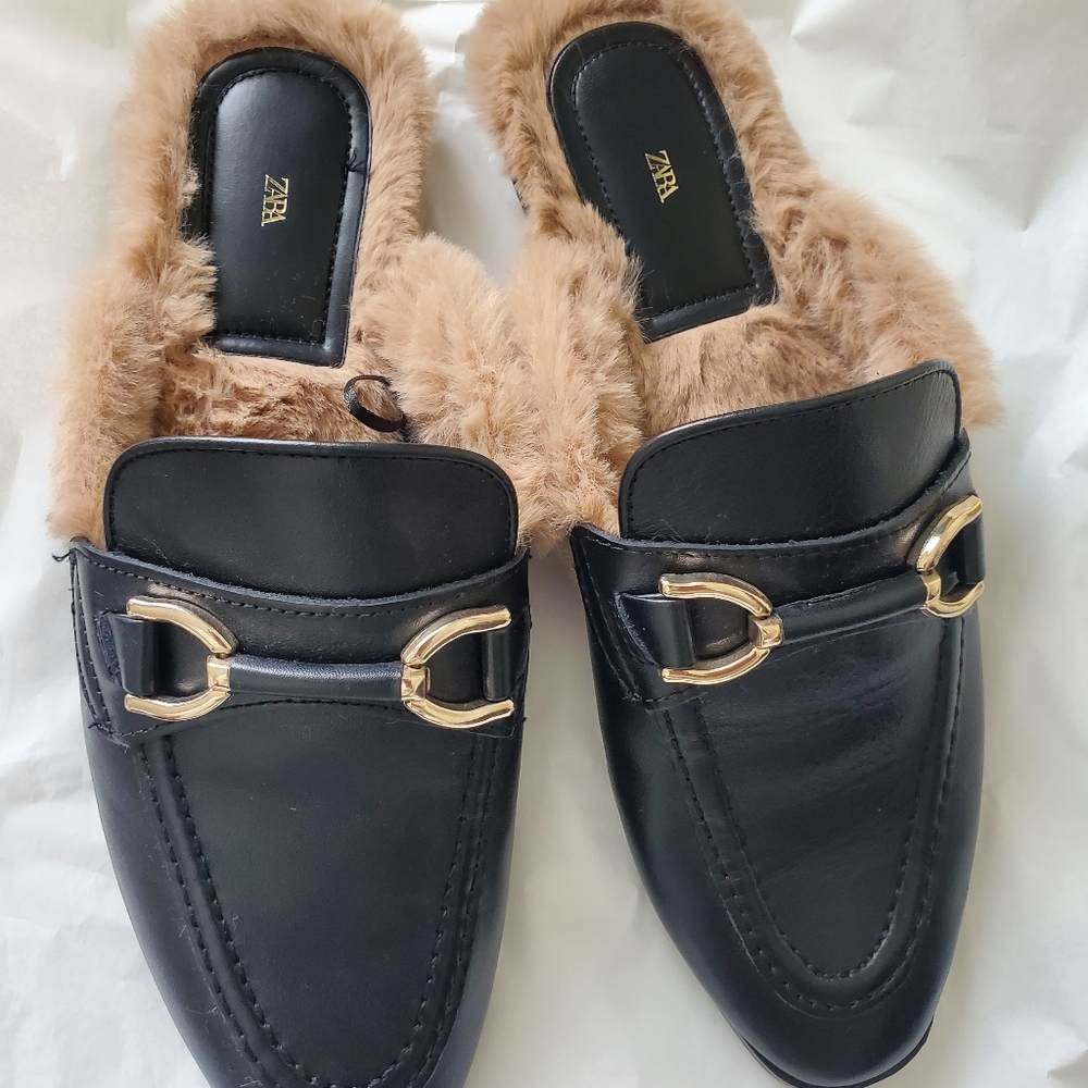 Zara Black and Tan Fur-Trimmed Loafers